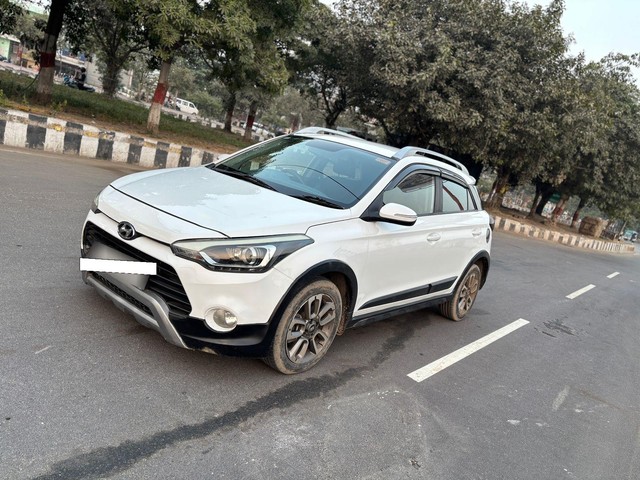 Second-hand 2015 Hyundai i20 Active 1.4 S for sale in Lucknow-4