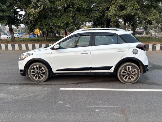 Second-hand 2015 Hyundai i20 Active 1.4 S for sale in Lucknow-3