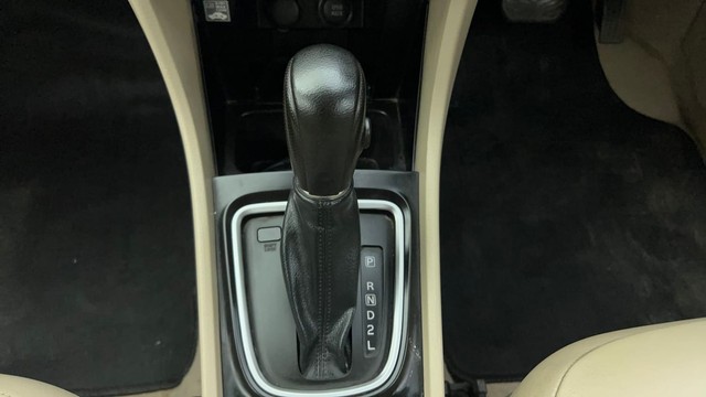 Second-hand 2022 Maruti Suzuki Ciaz 1.4 AT Alpha for sale in Ahmedabad-12