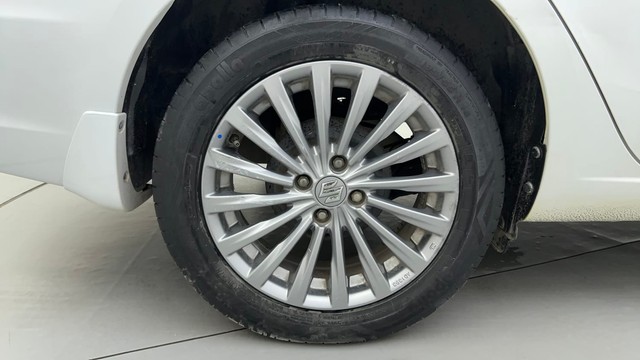 Second-hand 2015 Maruti Suzuki Ciaz ZXi for sale in Ahmedabad-18