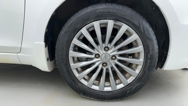 Second-hand 2015 Maruti Suzuki Ciaz ZXi for sale in Ahmedabad-17