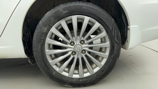 Second-hand 2015 Maruti Suzuki Ciaz ZXi for sale in Ahmedabad-19