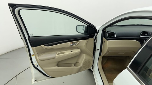 Second-hand 2015 Maruti Suzuki Ciaz ZXi for sale in Ahmedabad-37