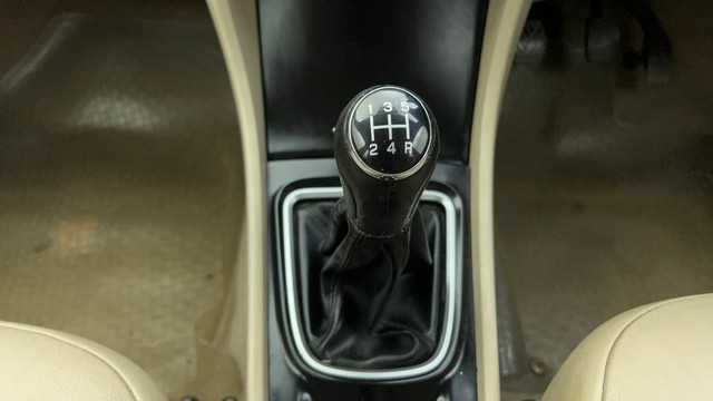 Second-hand 2015 Maruti Suzuki Ciaz ZXi for sale in Ahmedabad-12