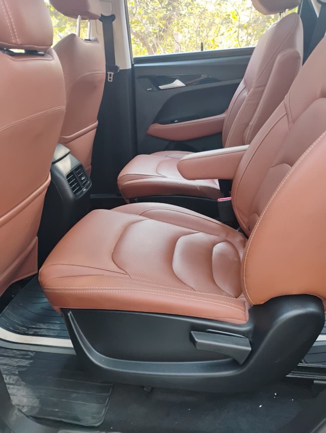 Second-hand 2022 MG Hector Plus Sharp Diesel MT for sale in Agra-13