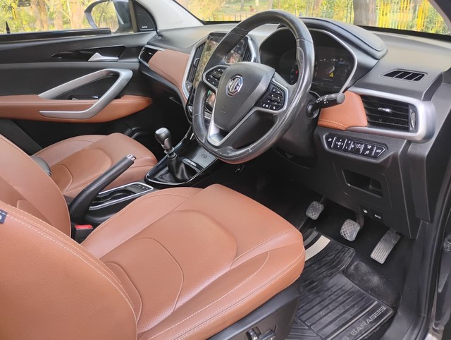 Second-hand 2022 MG Hector Plus Sharp Diesel MT for sale in Agra-5