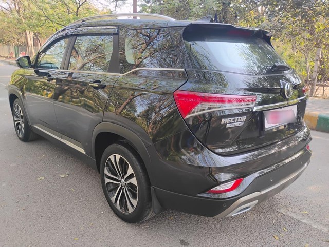 Second-hand 2022 MG Hector Plus Sharp Diesel MT for sale in Agra-10