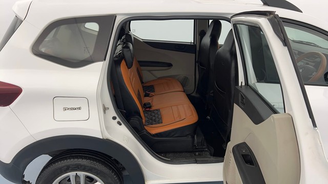 Second-hand 2022 Renault Triber RXT for sale in Lucknow-33