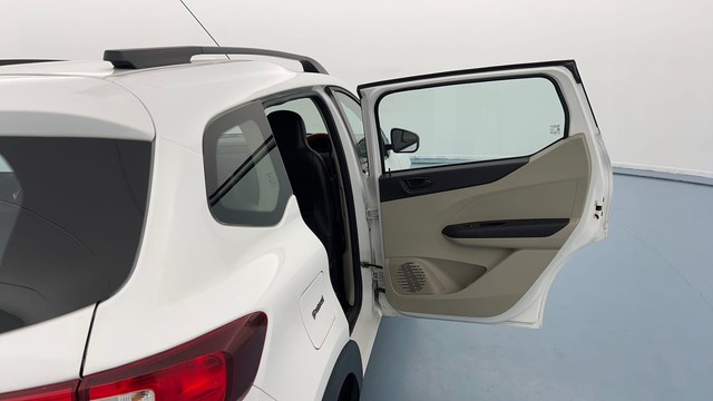 Second-hand 2022 Renault Triber RXT for sale in Lucknow-35