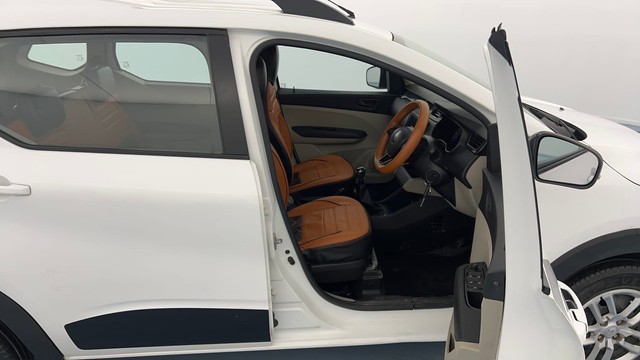 Second-hand 2022 Renault Triber RXT for sale in Lucknow-15