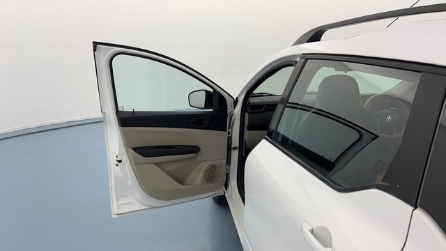 Second-hand 2022 Renault Triber RXT for sale in Lucknow-34