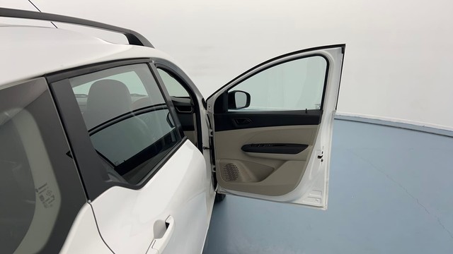 Second-hand 2022 Renault Triber RXT for sale in Lucknow-16