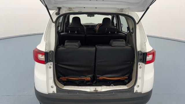 Second-hand 2022 Renault Triber RXT for sale in Lucknow-9