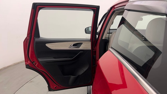 Second-hand 2021 Mahindra XUV700 AX7 AT Luxury Pack BSVI for sale in Chandigarh-27