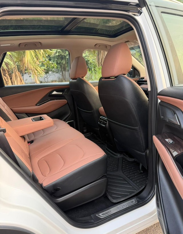 MG Hector Plus Savvy Pro CVT 7 Str 2023-2025 Second-hand 2024 MG Hector Plus Savvy Pro CVT 7 Str 2023-2025 for sale in New Delhi-7