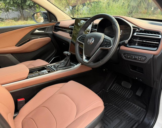 MG Hector Plus Savvy Pro CVT 7 Str 2023-2025 Second-hand 2024 MG Hector Plus Savvy Pro CVT 7 Str 2023-2025 for sale in New Delhi-12