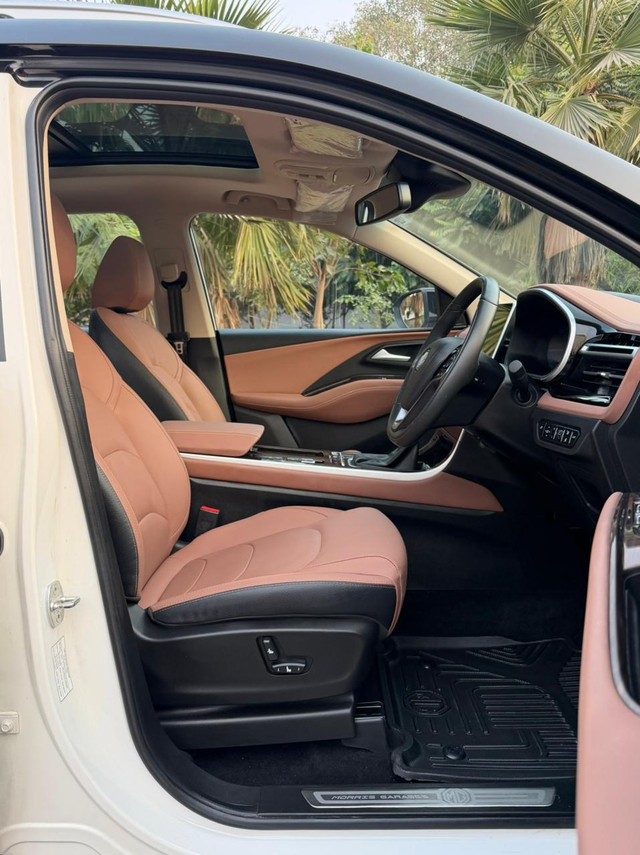 MG Hector Plus Savvy Pro CVT 7 Str 2023-2025 Second-hand 2024 MG Hector Plus Savvy Pro CVT 7 Str 2023-2025 for sale in New Delhi-11