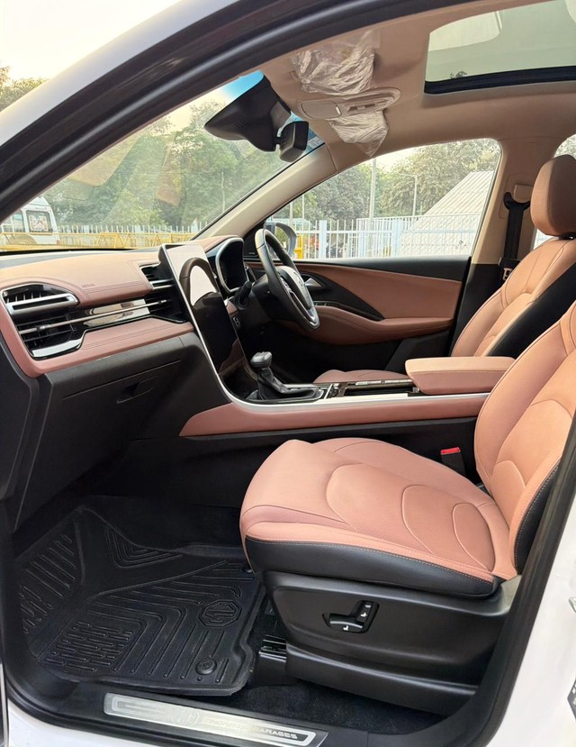 MG Hector Plus Savvy Pro CVT 7 Str 2023-2025 Second-hand 2024 MG Hector Plus Savvy Pro CVT 7 Str 2023-2025 for sale in New Delhi-18