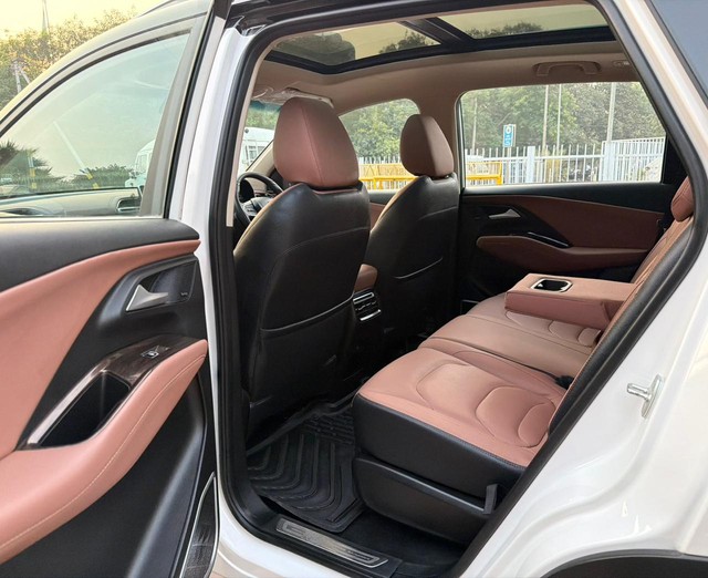 MG Hector Plus Savvy Pro CVT 7 Str 2023-2025 Second-hand 2024 MG Hector Plus Savvy Pro CVT 7 Str 2023-2025 for sale in New Delhi-13