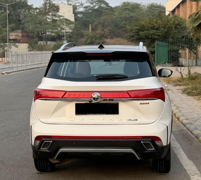 MG Hector Plus Savvy Pro CVT 7 Str 2023-2025 Second-hand 2024 MG Hector Plus Savvy Pro CVT 7 Str 2023-2025 for sale in New Delhi-3