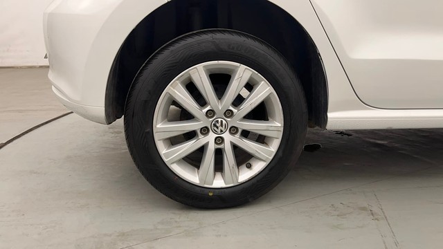 Second-hand 2014 Volkswagen Polo Petrol Highline 1.2L for sale in Chandigarh-18