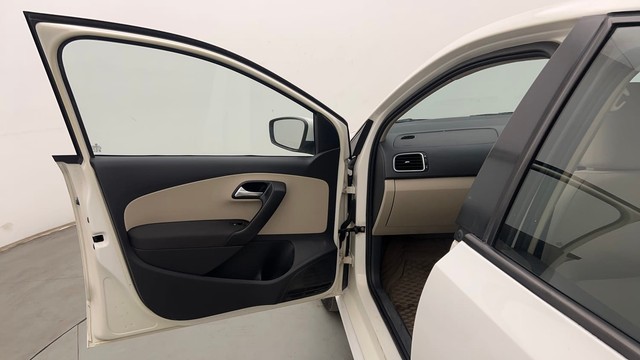 Second-hand 2014 Volkswagen Polo Petrol Highline 1.2L for sale in Chandigarh-31