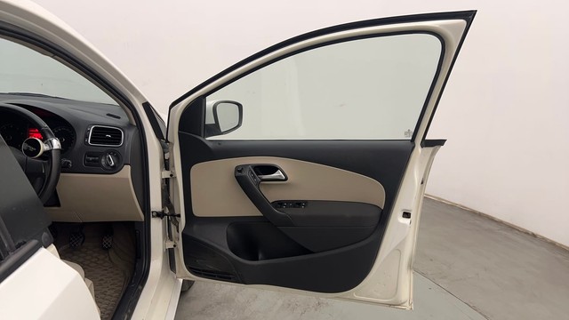 Second-hand 2014 Volkswagen Polo Petrol Highline 1.2L for sale in Chandigarh-16