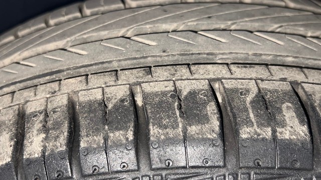 Second-hand 2014 Volkswagen Polo Petrol Highline 1.2L for sale in Chandigarh-39