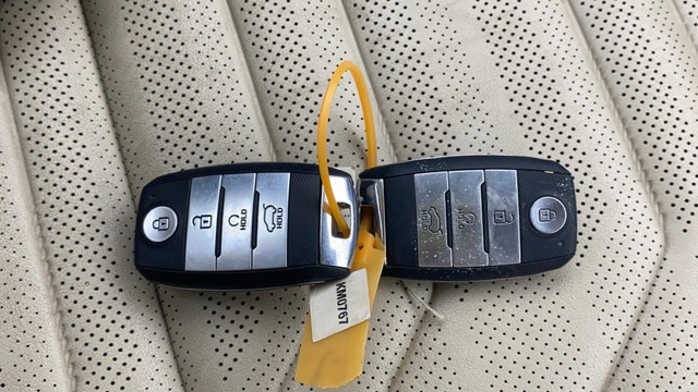 Kia Carens Luxury Plus Diesel AT 6 STR BSVI Second-hand 2022 Kia Carens Luxury Plus Diesel AT 6 STR BSVI for sale in New Delhi-21