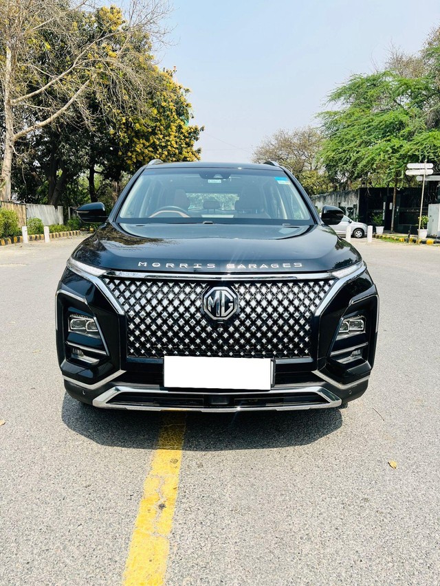 Second-hand 2023 MG Hector Plus 1.5 Turbo Savvy Pro CVT 7 Str BSVI for sale in New Delhi-6