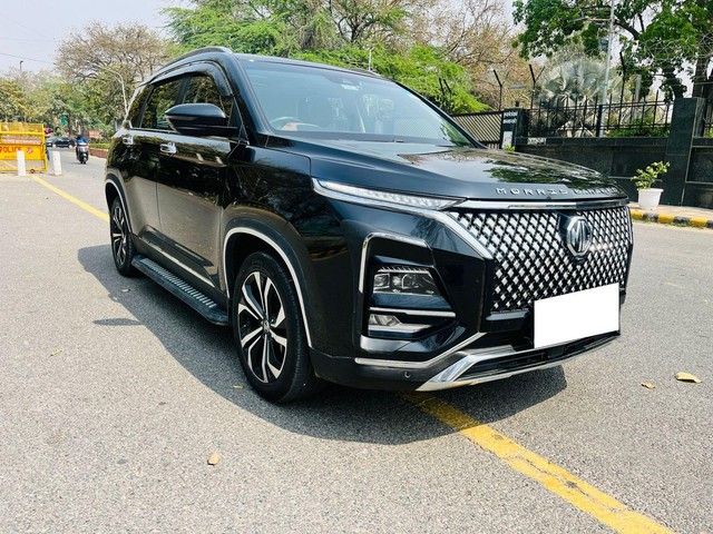 Second-hand 2023 MG Hector Plus 1.5 Turbo Savvy Pro CVT 7 Str BSVI for sale in New Delhi-0