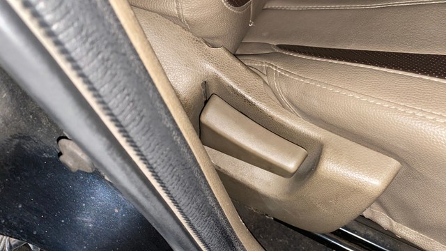 Second-hand 2016 Mahindra TUV 300 T4 for sale in Kolkata-7