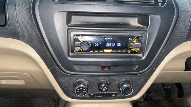 Second-hand 2016 Mahindra TUV 300 T4 for sale in Kolkata-10