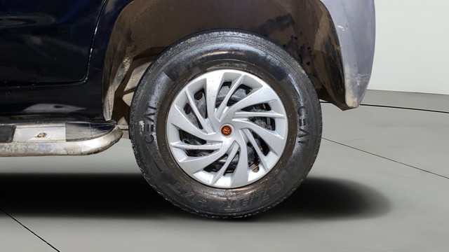 Second-hand 2016 Mahindra TUV 300 T4 for sale in Kolkata-28