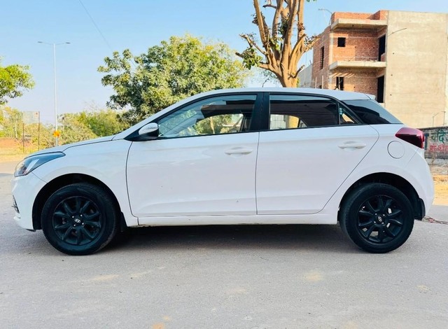 Second-hand 2018 Hyundai i20 1.4 Asta Option for sale in Jaipur-3