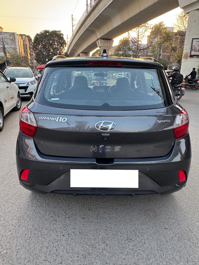 Second-hand 2021 Hyundai Grand i10 Nios Sportz CNG for sale in New Delhi-9