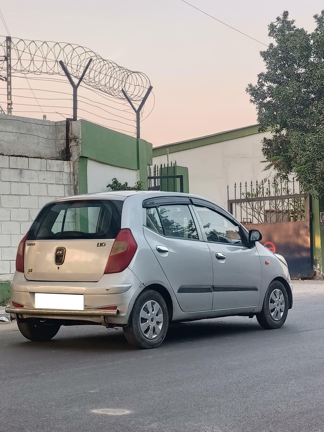 Second-hand 2015 Hyundai i10 Magna 1.1L for sale in New Delhi-2