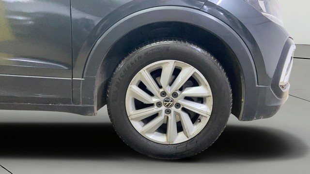 Second-hand 2022 Volkswagen Taigun 1.0 TSI Highline BSVI for sale in Surat-23