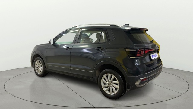 Second-hand 2022 Volkswagen Taigun 1.0 TSI Highline BSVI for sale in Surat-4