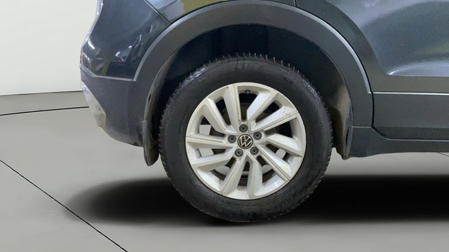 Second-hand 2022 Volkswagen Taigun 1.0 TSI Highline BSVI for sale in Surat-24