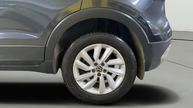 Second-hand 2022 Volkswagen Taigun 1.0 TSI Highline BSVI for sale in Surat-26