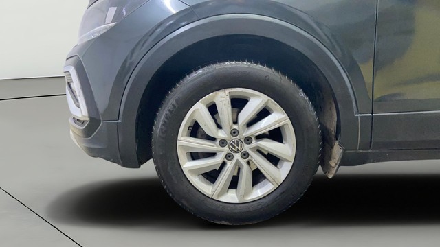 Second-hand 2022 Volkswagen Taigun 1.0 TSI Highline BSVI for sale in Surat-25