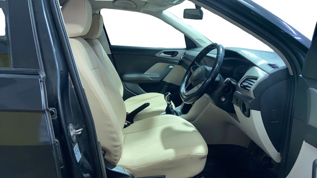 Second-hand 2022 Volkswagen Taigun 1.0 TSI Highline BSVI for sale in Surat-15