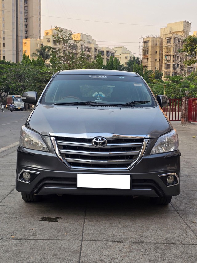 Second-hand 2014 Toyota Innova 2.5 VX (Diesel) 8 Seater for sale in Mumbai-4