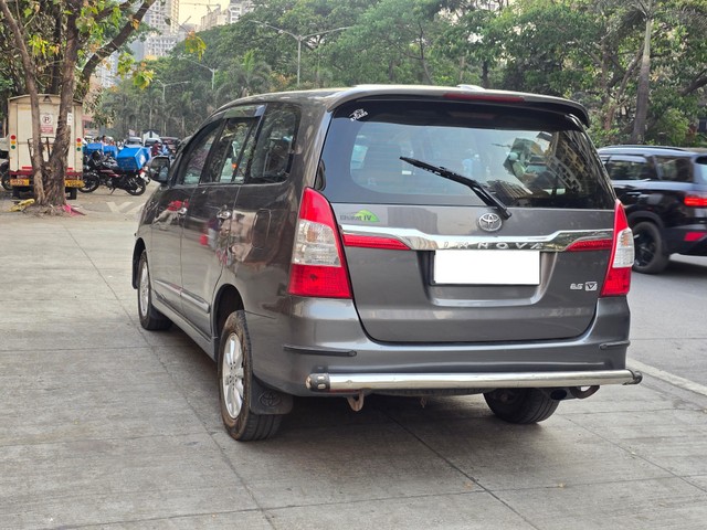 Second-hand 2014 Toyota Innova 2.5 VX (Diesel) 8 Seater for sale in Mumbai-11