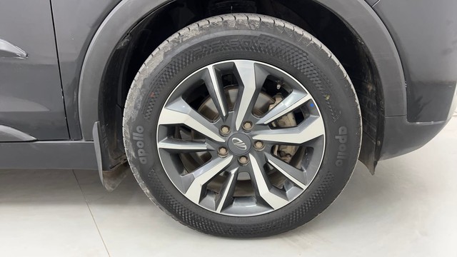 Second-hand 2021 Mahindra XUV300 W8 Opt for sale in Pune-17