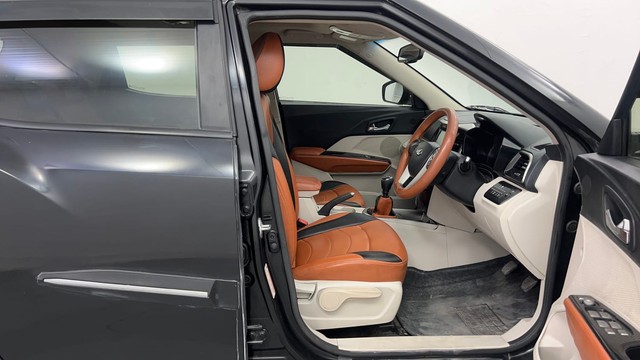 Second-hand 2021 Mahindra XUV300 W8 Opt for sale in Pune-15