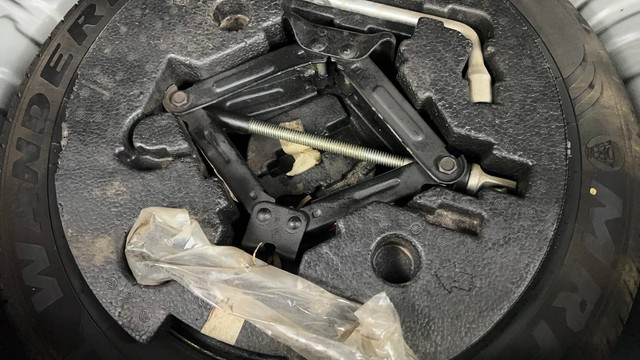 Second-hand 2021 Mahindra XUV300 W8 Opt for sale in Pune-21