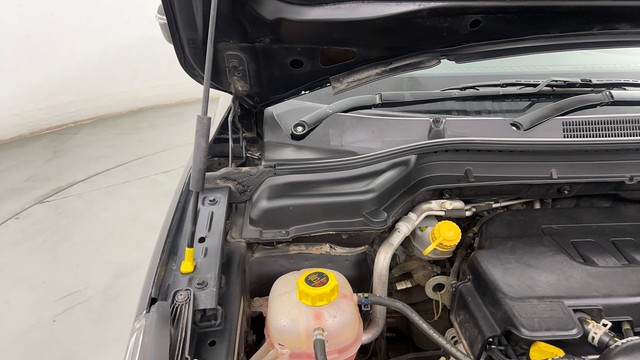 Second-hand 2021 Mahindra XUV300 W8 Opt for sale in Pune-36