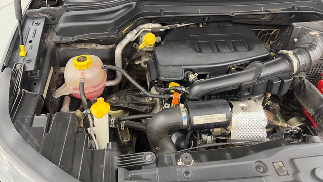 Second-hand 2021 Mahindra XUV300 W8 Opt for sale in Pune-39